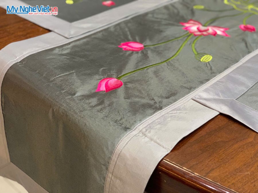 Khăn Trải Bàn Thêu Hoa Sen Màu Xám MNV-KLTB11.5
