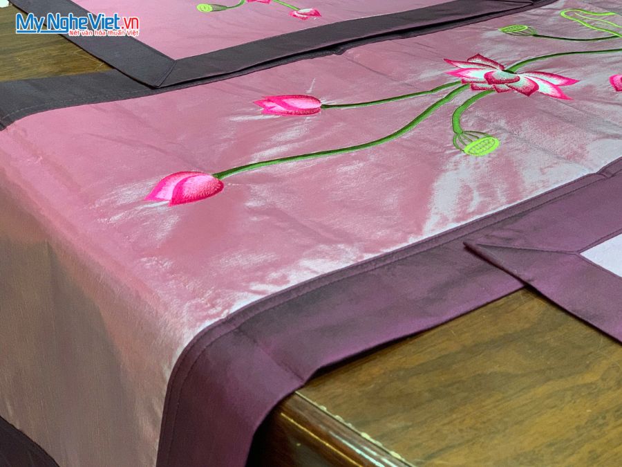 Khăn Trải Bàn Thêu Hoa Sen Màu Tím MNV-KLTB11.7