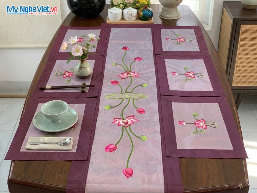 Khăn Trải Bàn Thêu Hoa Sen Màu Tím MNV-KLTB11.7