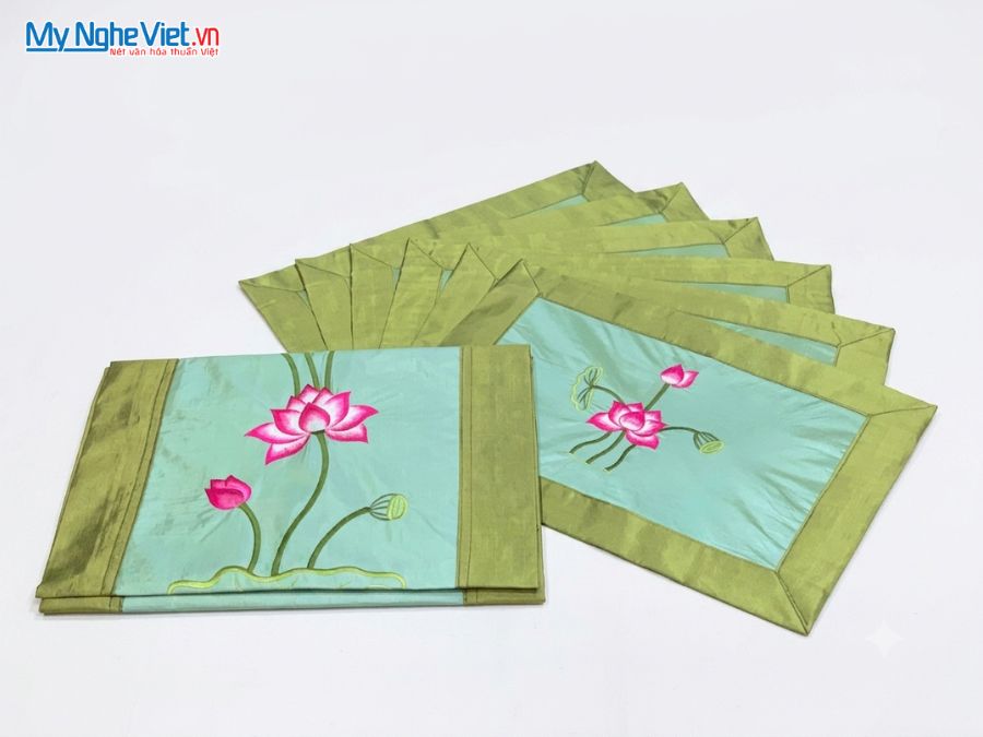 Khăn Trải Bàn Thêu Hoa Sen Màu Xanh Cốm MNV-KLTB11.4