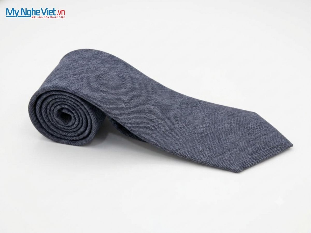 Cà Vạt Lụa Đũi Tơ Tằm Màu Xám MNV-CRVNC3