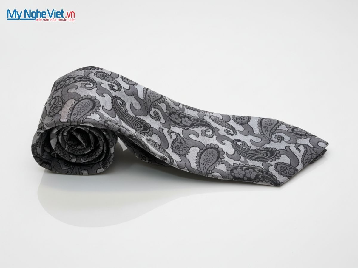 Cà Vạt Lụa Tơ Tằm Họa Tiết Đuôi Công MNV-CRV05