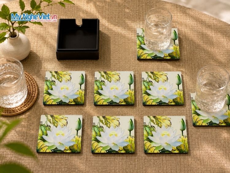 Đế Lót Ly Sơn Mài Vẽ Tay Hoa Sen Vàng Nền Trắng D11xH5(cm) DLL10-9