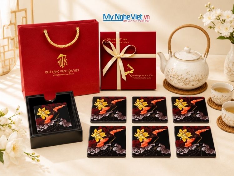 Đế Lót Ly Sơn Mài Vẽ Tay Hoa Sen Vàng Nền Đỏ DLL10-10