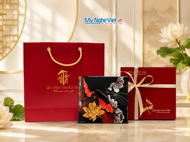 Đế Lót Ly Sơn Mài Vẽ Tay Hoa Sen Vàng Nền Đỏ DLL10-10