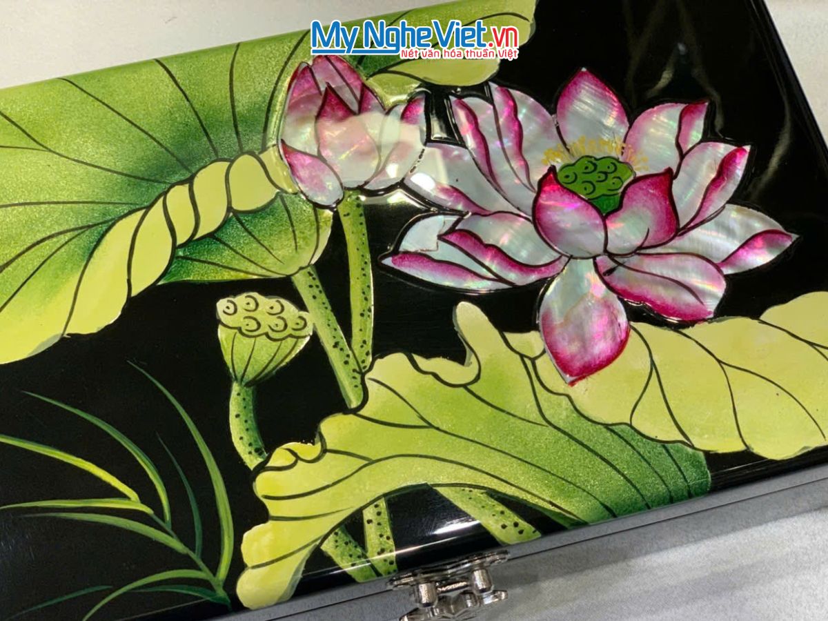 Hộp Trang Sức Sơn Mài Vẽ Hoa Sen Nền Đen MNV-SMHD14241-16