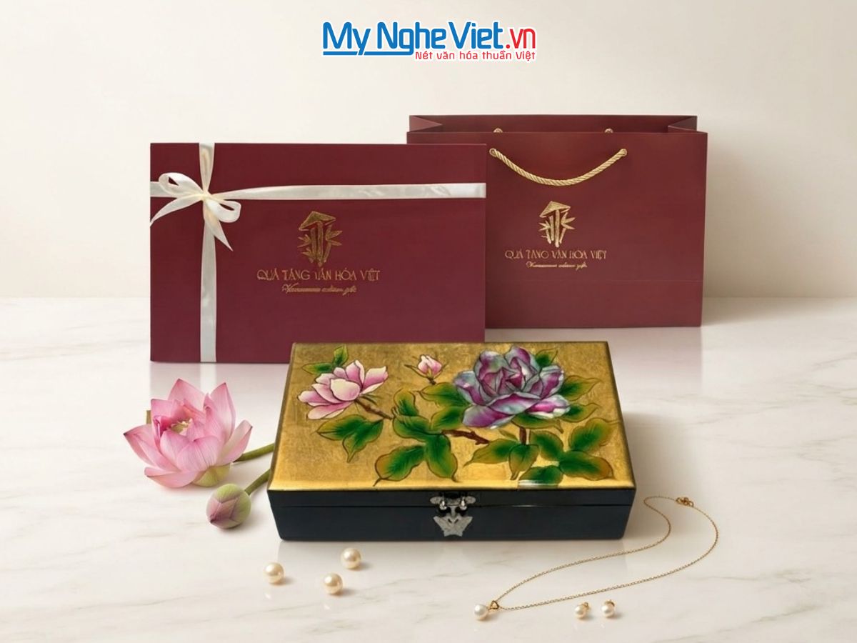 Hộp Trang Sức Sơn Mài Vẽ Hoa Hồng Nền Vàng MNV-SMHD14241/6
