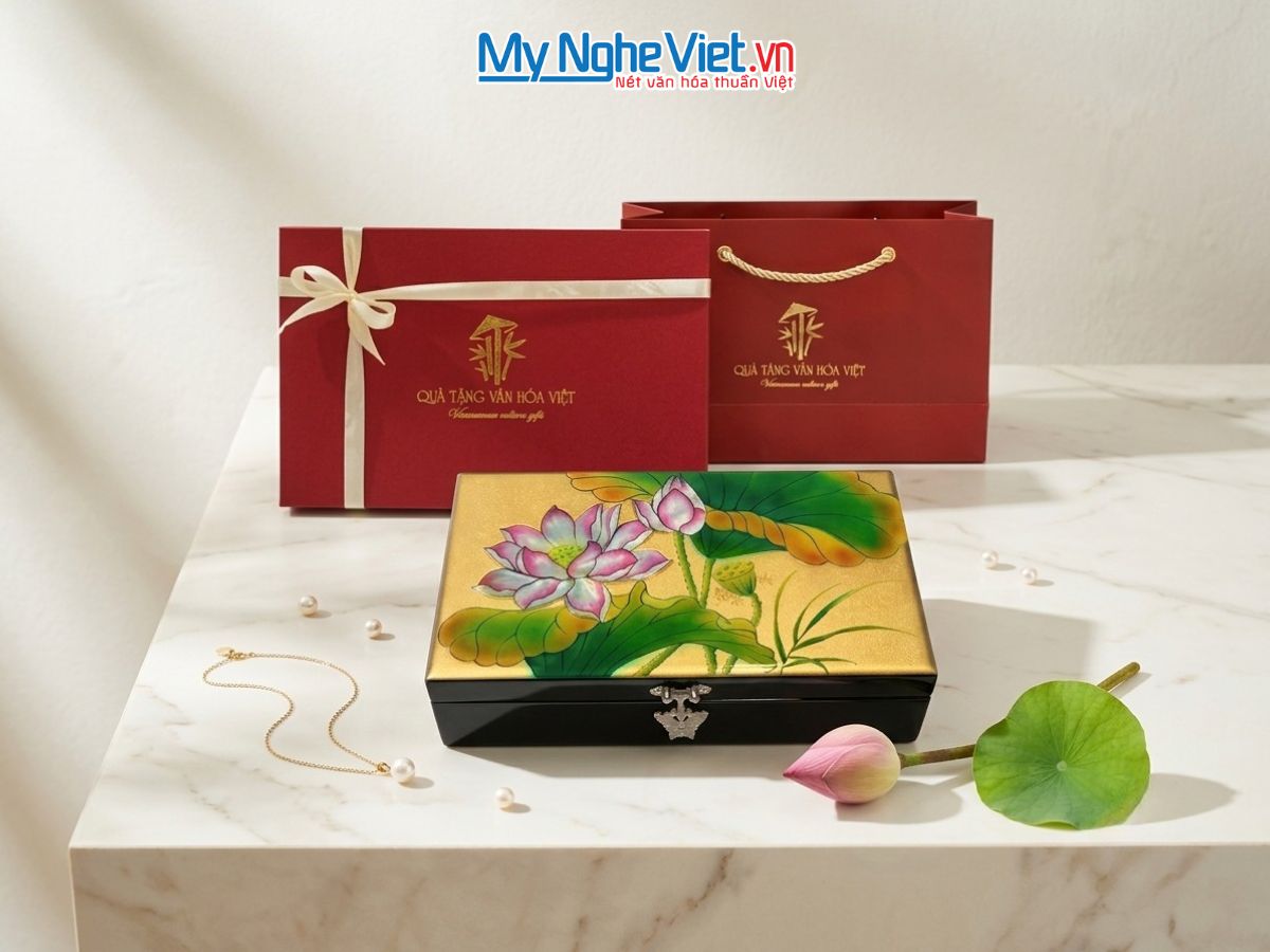 Hộp Trang Sức Sơn Mài Vẽ Hoa Sen Nền Vàng MNV-SMHD14241-14-1
