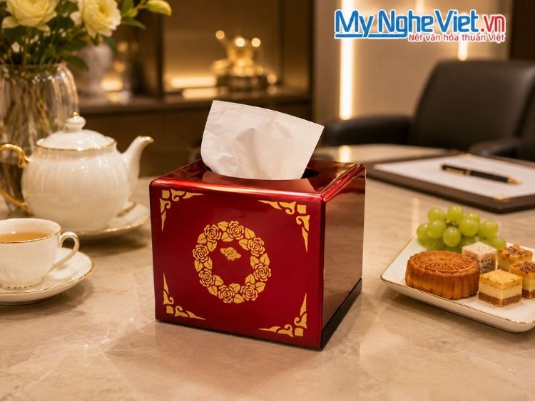 Hộp khăn giấy sơn mài vuông vẽ hoa đỏ đô MNV-HKG31