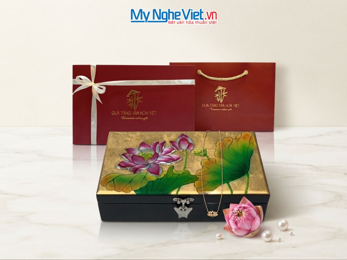 Hộp Trang Sức Sơn Mài Vẽ Hoa Sen Nền Vàng MNV-SMHD14241/6-1