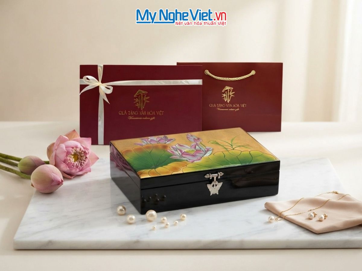 Hộp Trang Sức Sơn Mài Vẽ Hoa Sen Nền Vàng SMHD14241-14-2