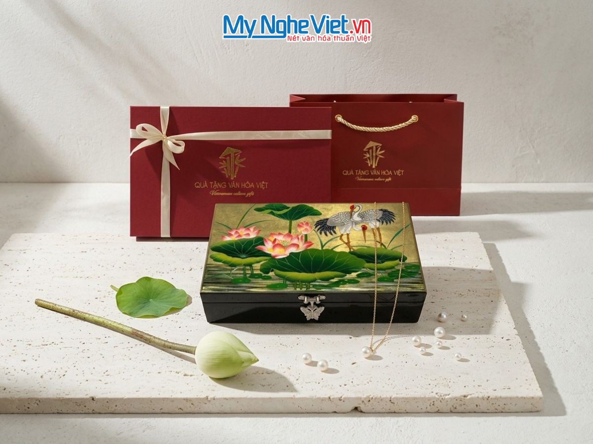 Hộp Trang Sức Sơn Mài Vẽ Cò Sen Nền Vàng MNV-SMHD14241 /3