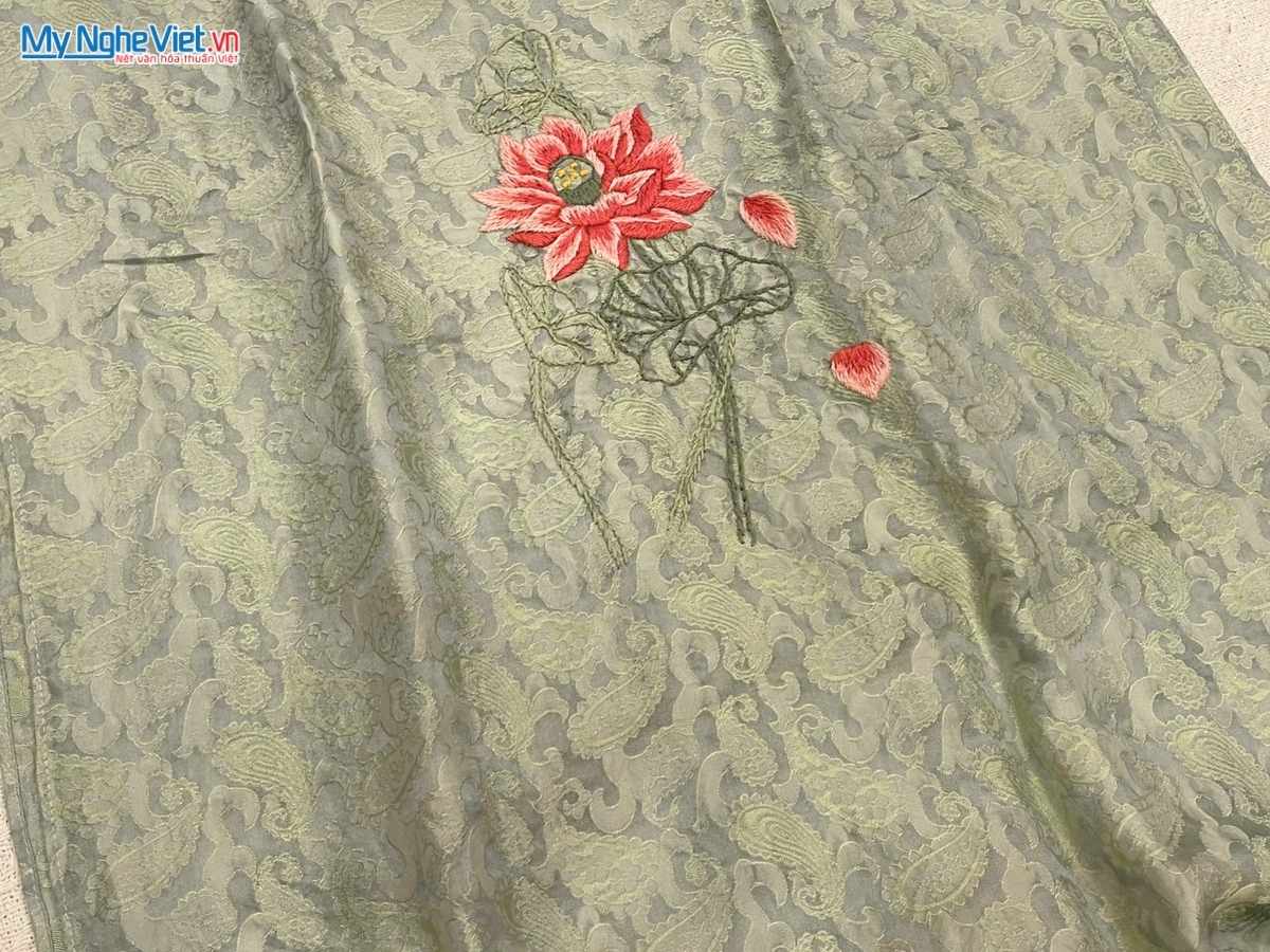 Khăn Lụa Tơ Tằm Thêu Tay Màu Xanh Cốm 45x180cm MNV-LNL45180.13