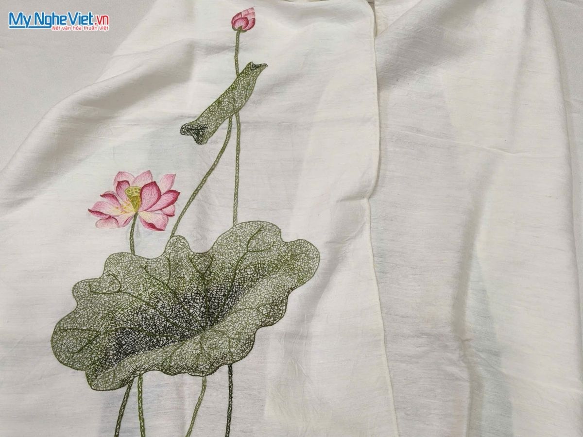 Khăn Lụa Đũi Tơ Tằm Thêu Tay Hoa Sen 40x200cm KLNC40200/10