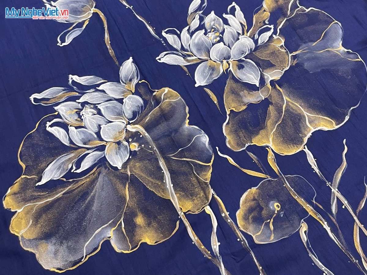 Khăn Lụa Tơ Tằm Vẽ Tay Hoa Sen 83x180cm MNV-PT70180/1