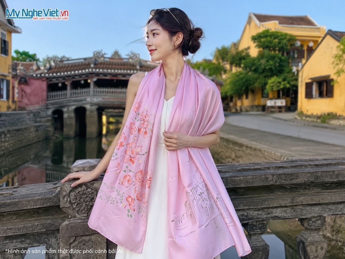 Khăn Lụa Tơ Tằm Vẽ Tay Chợ Bến Thành Màu Hồng 85x175cm MNV-PT70180/9