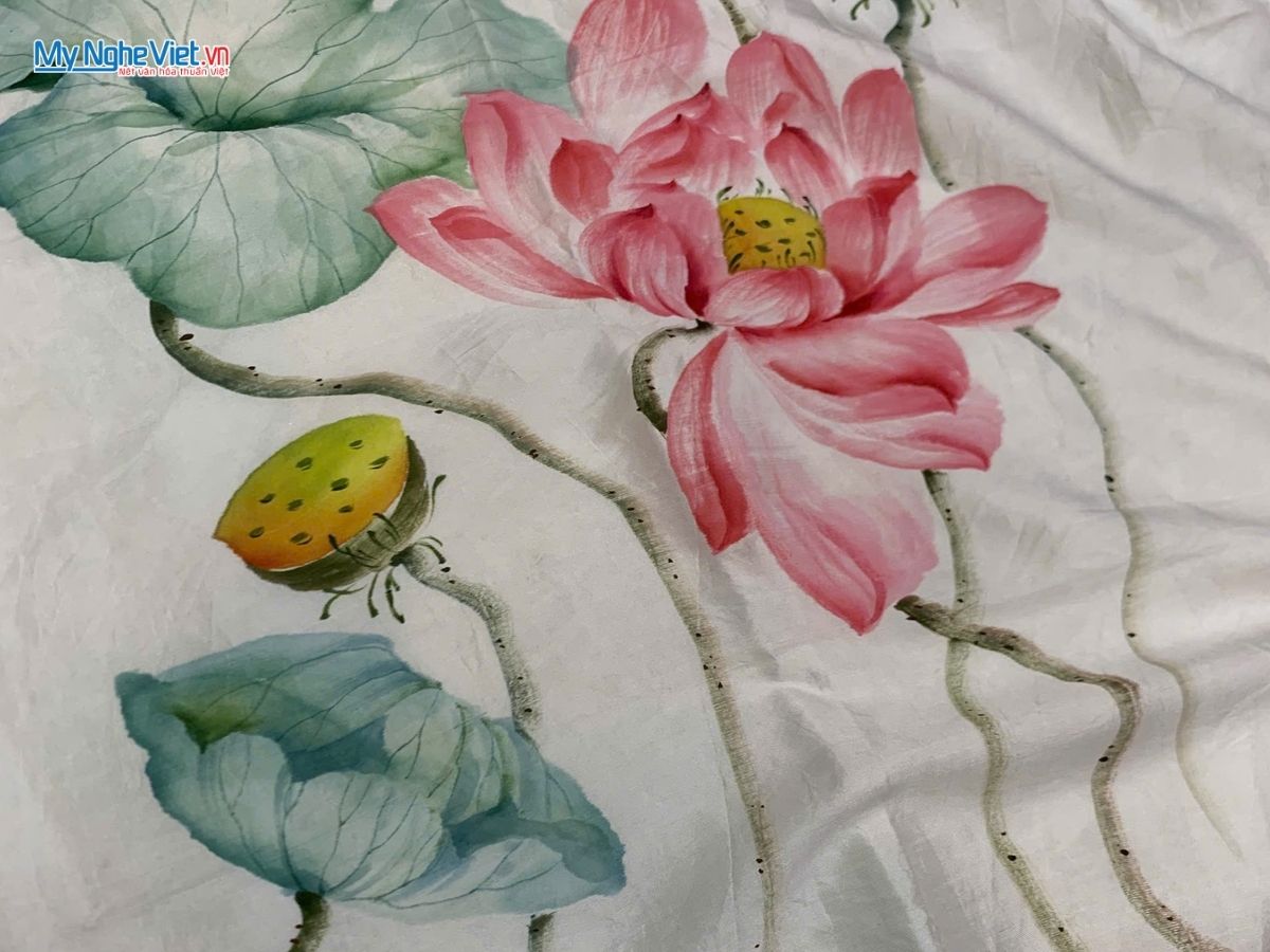 Khăn Lụa Tơ Tằm Vẽ Tay Hoa Sen 87x87cm KLNC88/5