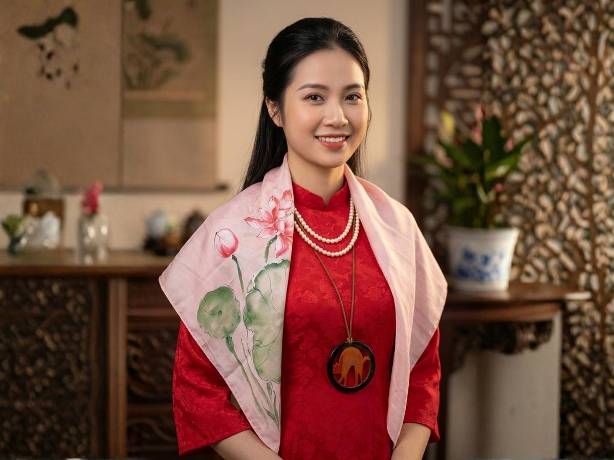Khăn Lụa Tơ Tằm Vẽ Tay Hoa Sen 85x85cm MNV-PT8585/1