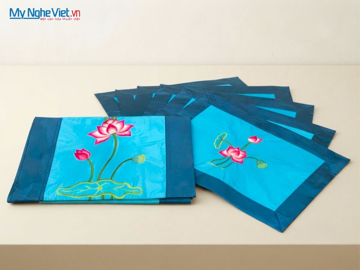 Khăn Trải Bàn Thêu Hoa Sen Màu Xanh Dương MNV-KLTB11.3