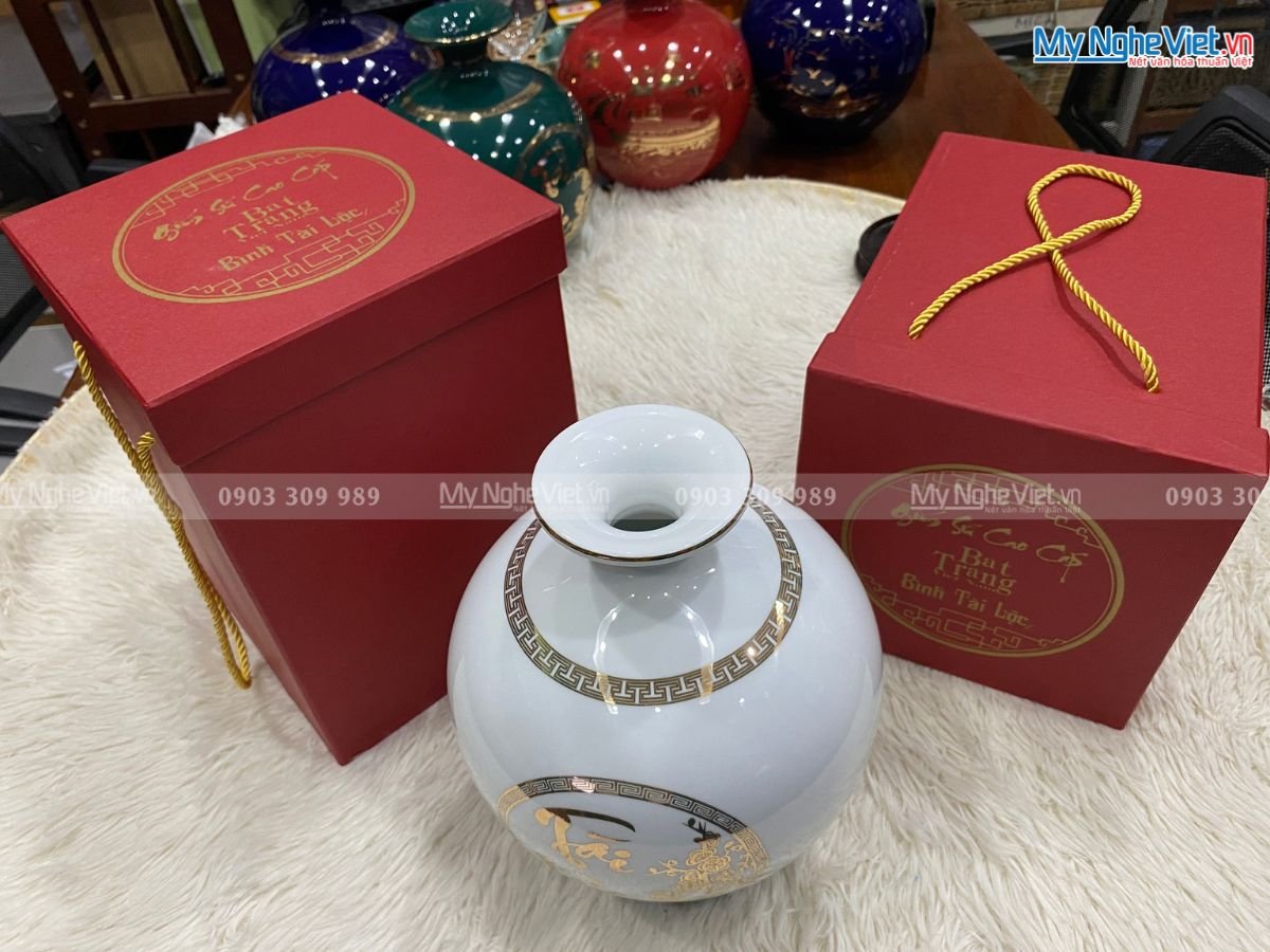 Bình thu tài hút lộc vẽ tứ cảnh nền trắng Tài Lộc Phúc Đức có chân đế + hộp xi H18 MNV-HBT18/3