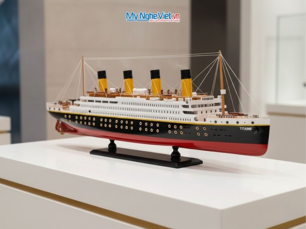 Mô Hình Du Thuyền Titanic Không Đèn Gỗ Tự Nhiên Thân 1m MNV-TB11-100