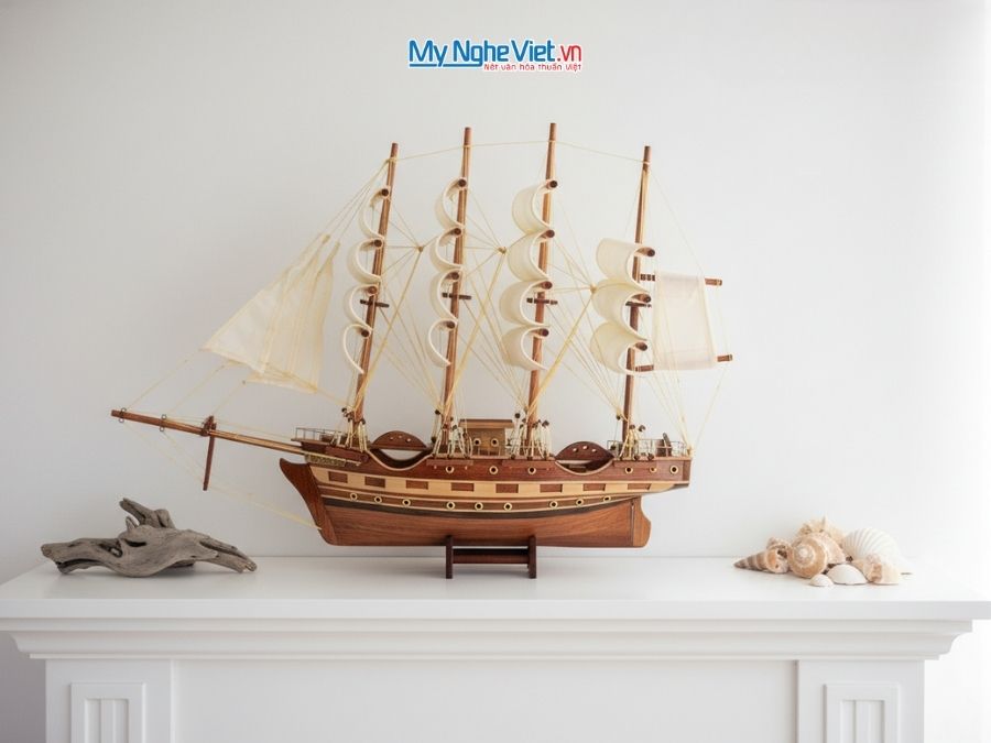 Mô hình tàu thuyền chở hàng France II gỗ đỏ (thân 40cm) MNV-TB026