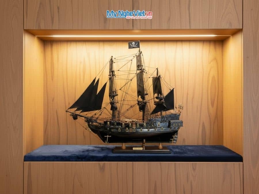 Mô Hình Thuyền Chiến Cổ Ngọc Trai Đen (Black Pearl) Gỗ Muồng Đen Thân 55cm MNV-TB17/55