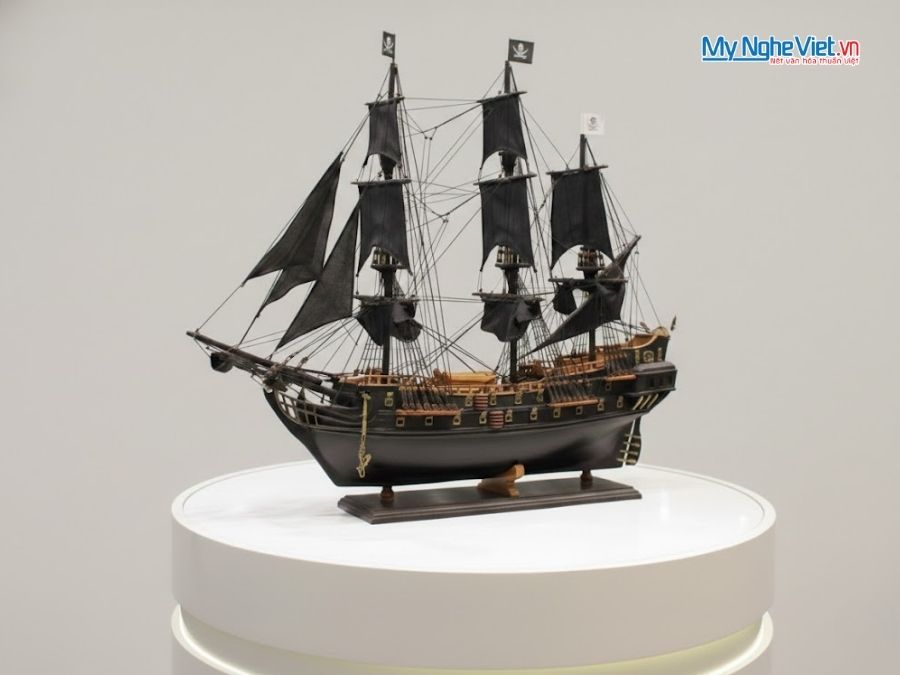 Mô Hình Tàu Chiến Cổ Black Pearl Gỗ Muồng Đen Thân 80cm MNV-TB17