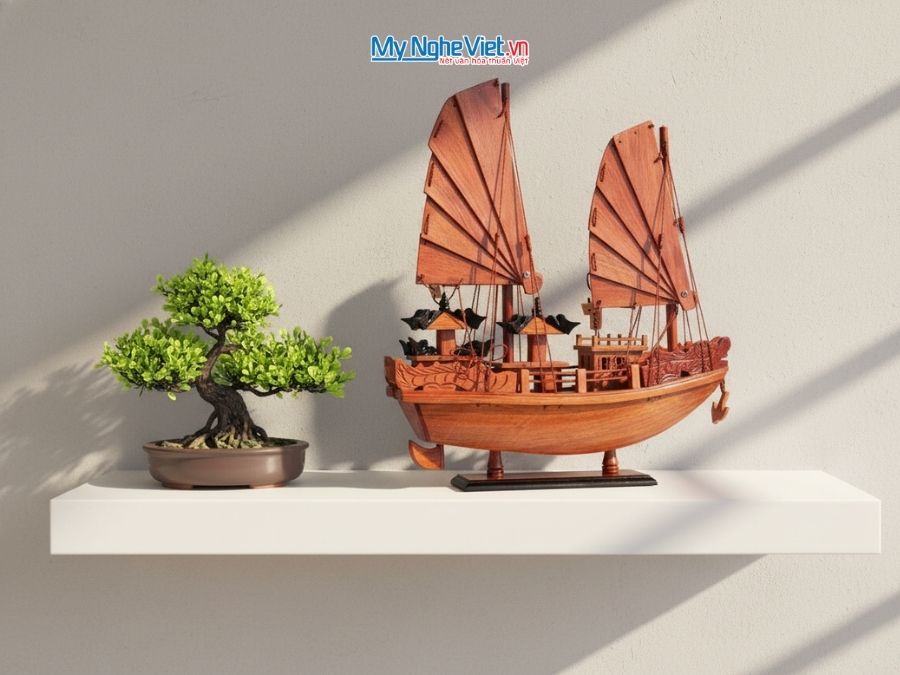 Mô hình thuyền gỗ Việt Nam -Thuyền Rồng gỗ hương (Thân 30cm) MNV-TB16-1H