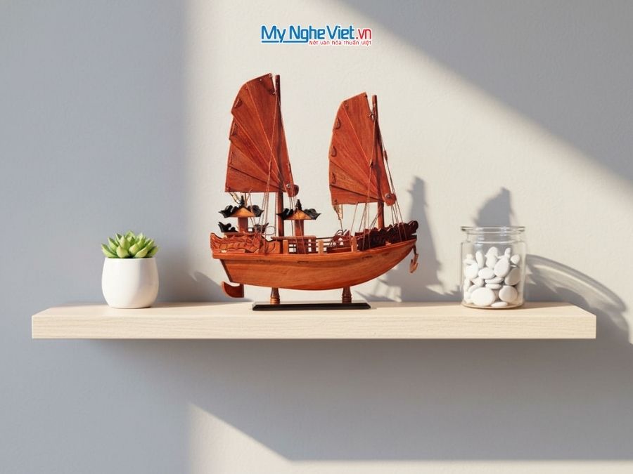 Mô hình thuyền gỗ Việt Nam -Thuyền Rồng gỗ hương (Thân 30cm) MNV-TB16-1H