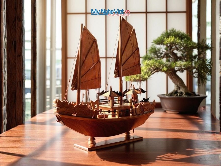 Mô Hình Thuyền Rồng Hạ Long Gỗ Hương Thân 40cm MNV-TB16/GH