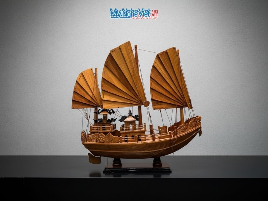 Mô Hình Thuyền Rồng Hạ Long Gỗ Hương Thân 60cm MNV-TB16/60GH