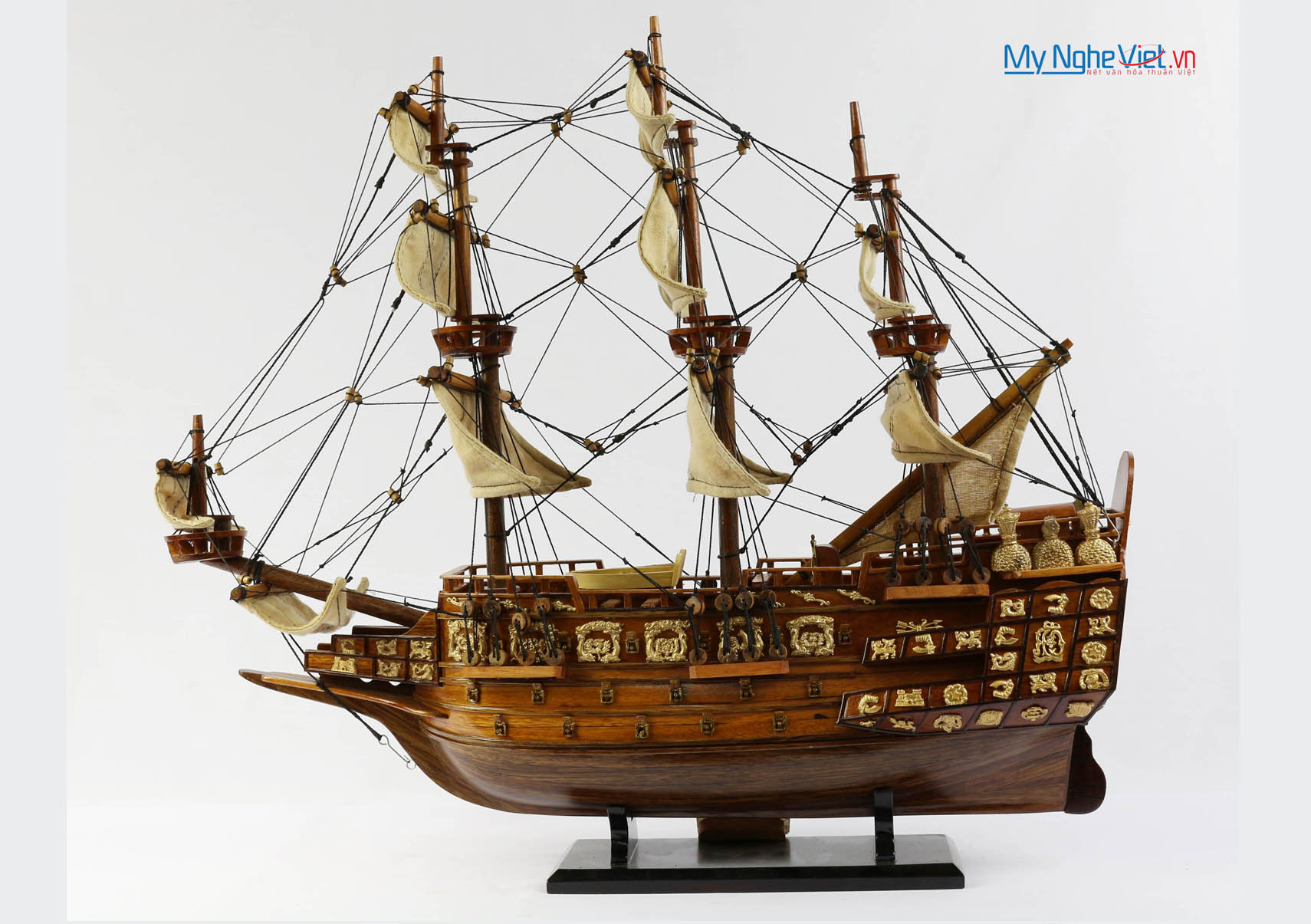 Mô hình tàu thuyền chiến cổ Sovereign of The Seas (thân 40cm) MNV-TB08