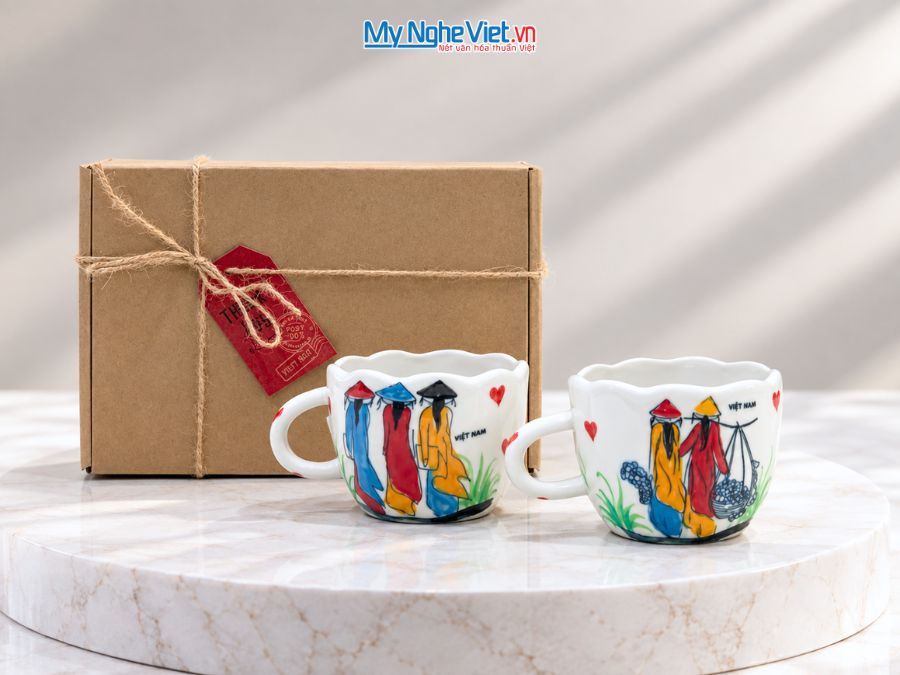 Set Quà Tặng 2 Ly Sứ Vẽ Tay Họa Tiết Cô Gái Áo Dài CBLSH02