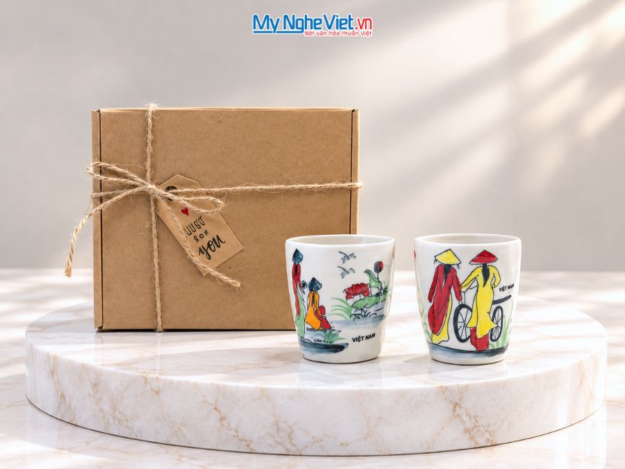 Set Quà Tặng 2 Ly Sứ Nhỏ Vẽ Cô Gái Áo Dài CBLSH05