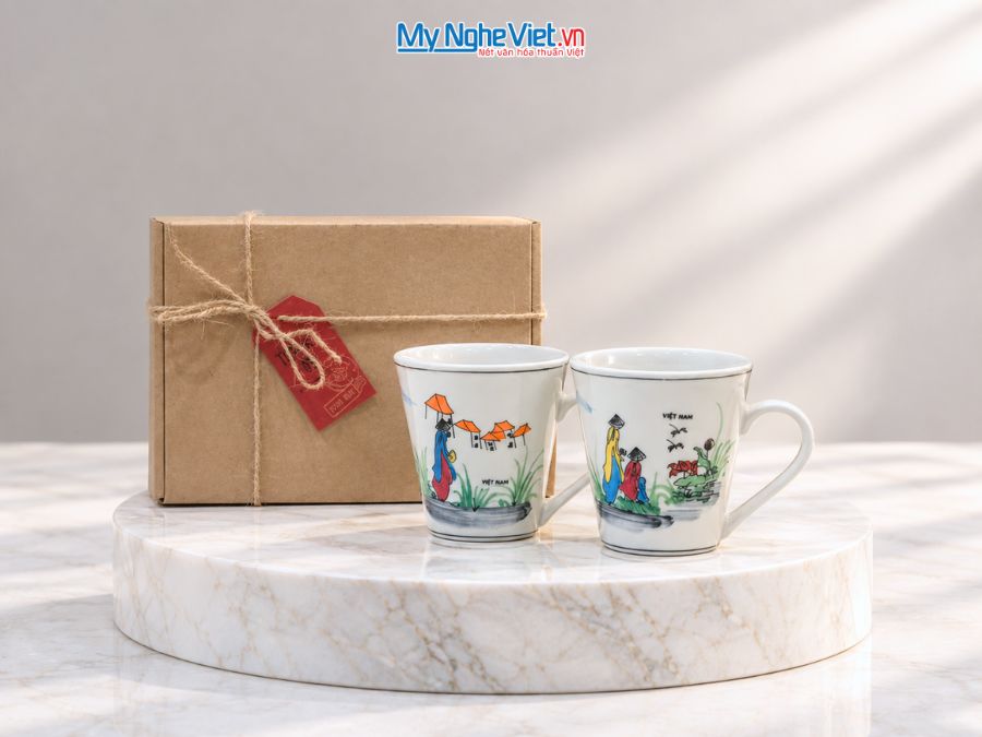 Set Quà Tặng 2 Ly Sứ Men Bóng Vẽ Cô Gái Áo Dài CBLSH01.2