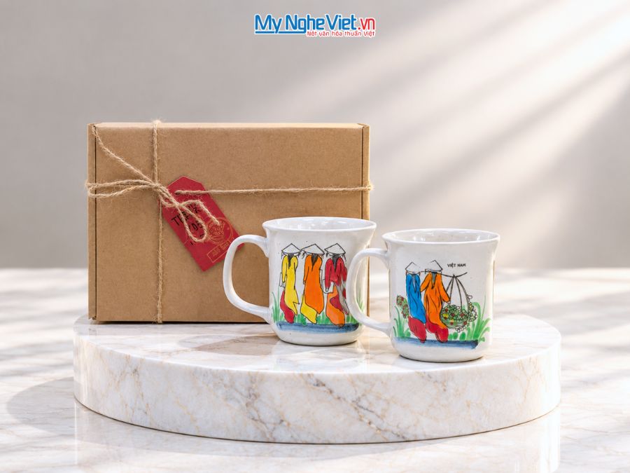 Set Quà Tặng 2 Ly Sứ Men Tấm Vẽ Cô Gái Áo Dài CBLSH01.1