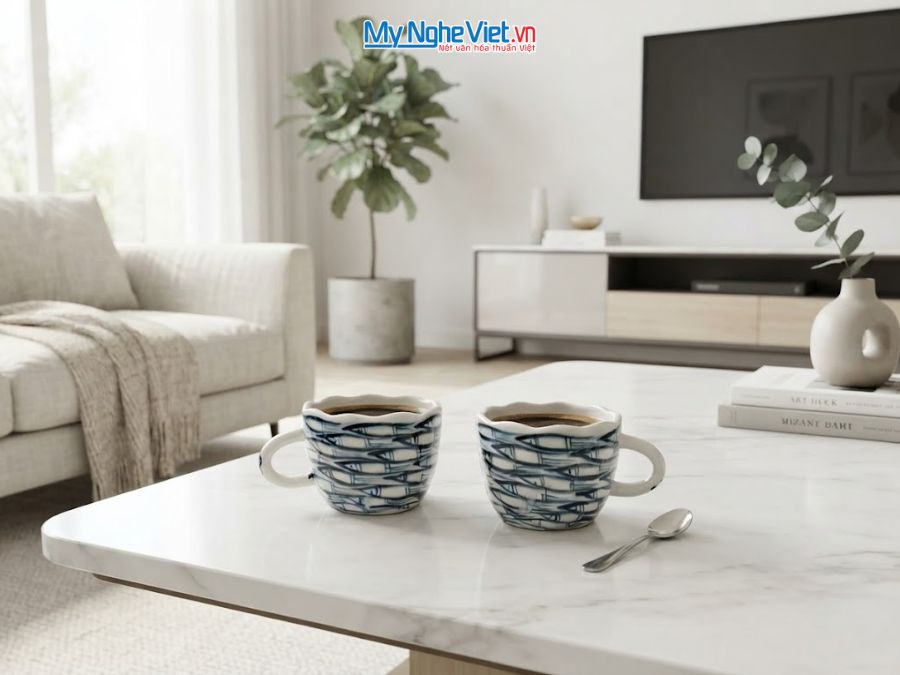 Set Quà Tặng 2 Ly Sứ Vẽ Tay Họa Tiết Cá Nhỏ Cổ Điển CBLSH02.1