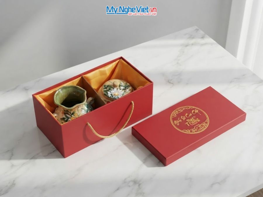 Set Quà Tặng Bình Hoa Và Hũ Mứt Gốm Bát Tràng Vẽ Hoa Cúc MNV-LHGLH03/6