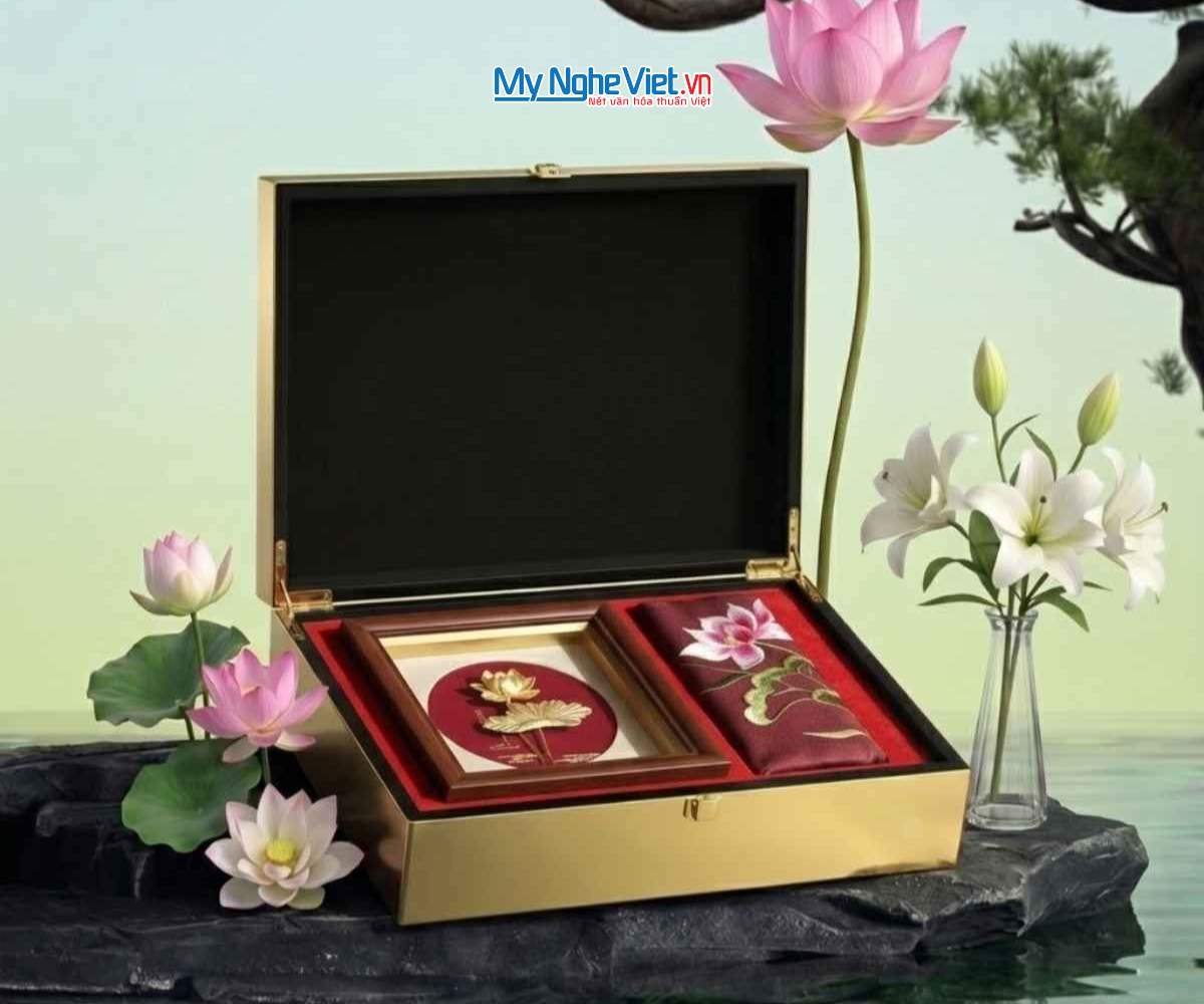 Set quà tặng cao cấp VVIP – SET02 – Sen đỏ thịnh vượng