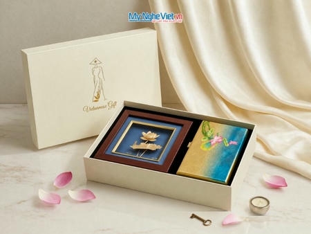 Set Quà Tặng Hoa Sen - Quà Tặng Sếp/Đối Tác – Tranh Đồng Mạ Vàng 24K & Hộp Trang Sức Sơn Mài
