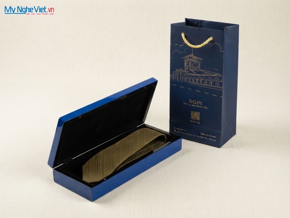 Set Quà Tặng Doanh Nhân: Cà Vạt Và Hộp Sơn Mài - Quà Tặng Đối Tác Quốc Tế & Lãnh Đạo Nam