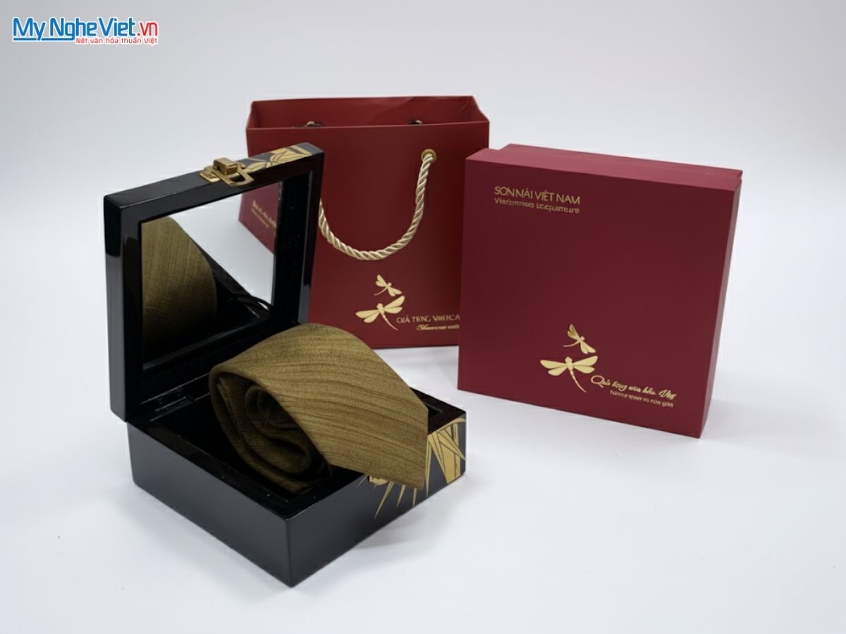 Set Quà Tặng Doanh Nhân: Cà Vạt Và Hộp Sơn Mài - Quà Tặng Đối Tác Quốc Tế & Lãnh Đạo Nam