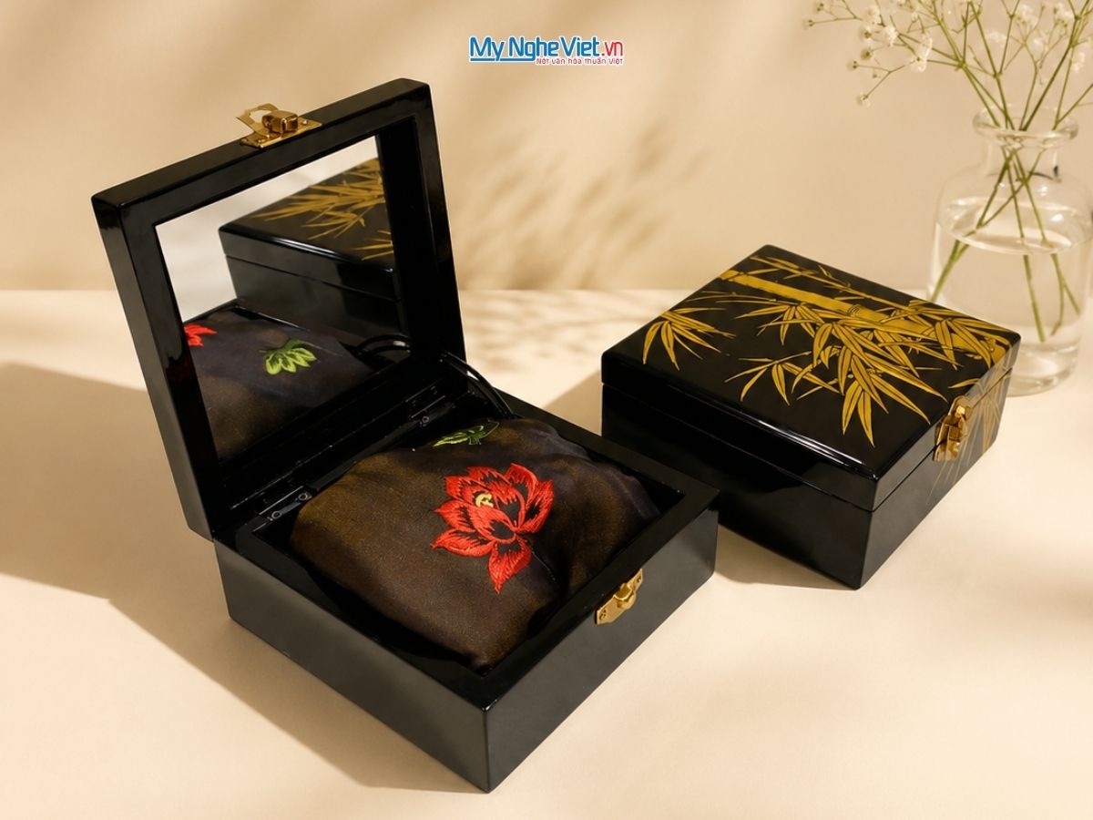 Set Quà Tặng Hộp Sơn Mài Tre Trúc & Khăn Lụa Thêu Hoa Sen