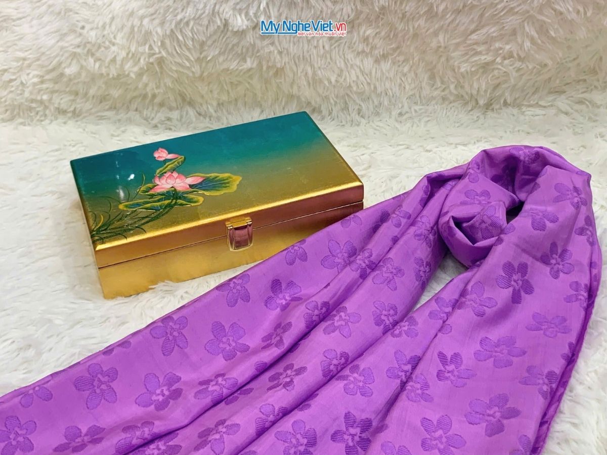 Set Quà Tặng Hộp Sơn Mài Hoa Sen & Khăn Lụa Vân Cổ Hà Đông Cao Cấp
