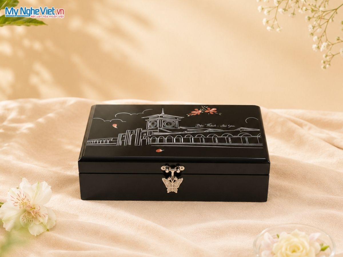 Set Quà Tặng Văn Hóa Việt - Quà Tặng Đối Tác/ Khách Du Lịch - Khăn Lụa Vẽ Tay Và Hộp Trang Sức Sơn Mài