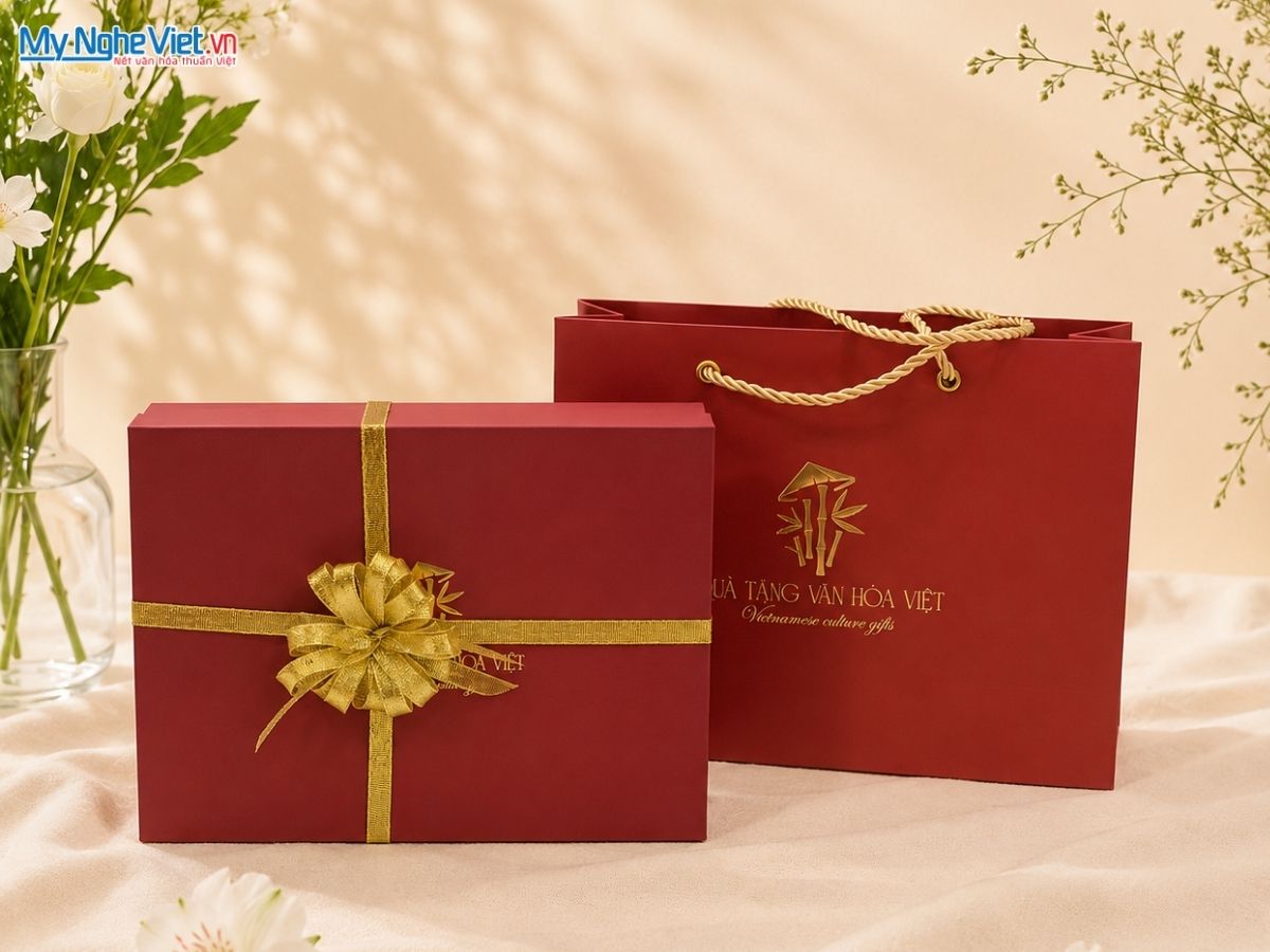 Set Quà Tặng Văn Hóa Việt - Quà Tặng Đối Tác/ Khách Du Lịch - Khăn Lụa Vẽ Tay Và Hộp Trang Sức Sơn Mài