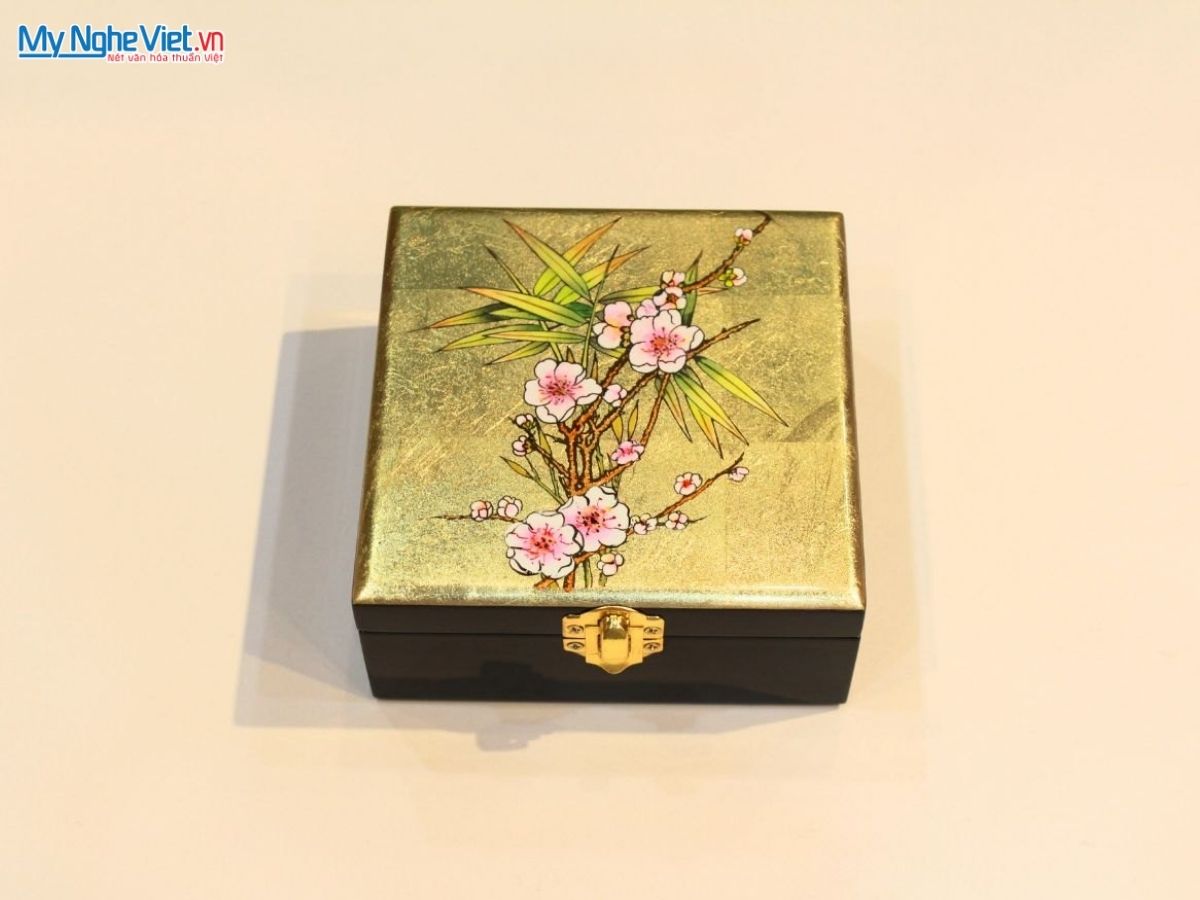 Set Quà Tặng Ngoại Giao: Khăn Lụa Và Hộp Sơn Mài - Món Quà Văn Hóa Việt Cho Đối Tác Quốc Tế