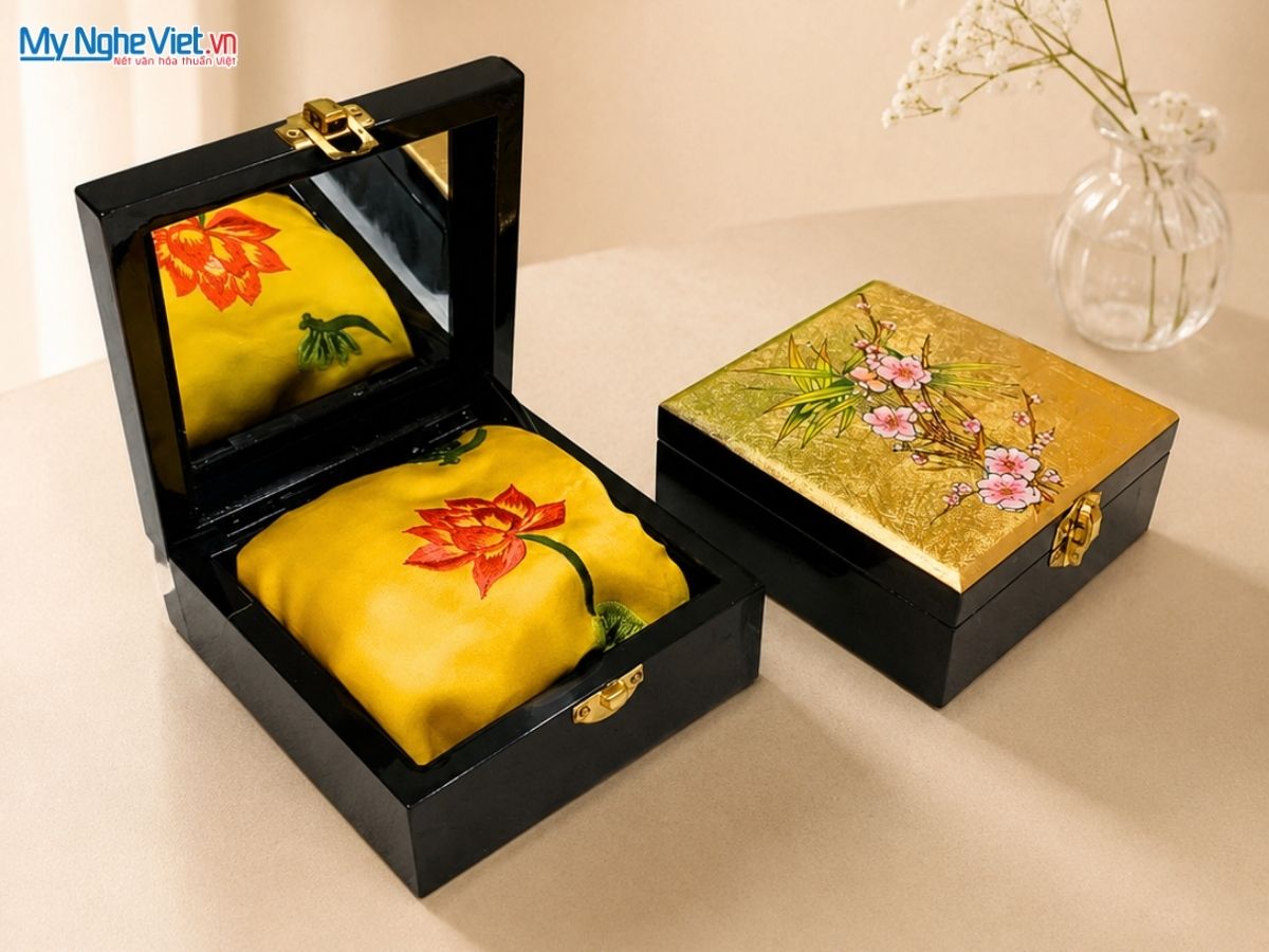 Set Quà Tặng Ngoại Giao: Khăn Lụa Và Hộp Sơn Mài - Món Quà Văn Hóa Việt Cho Đối Tác Quốc Tế