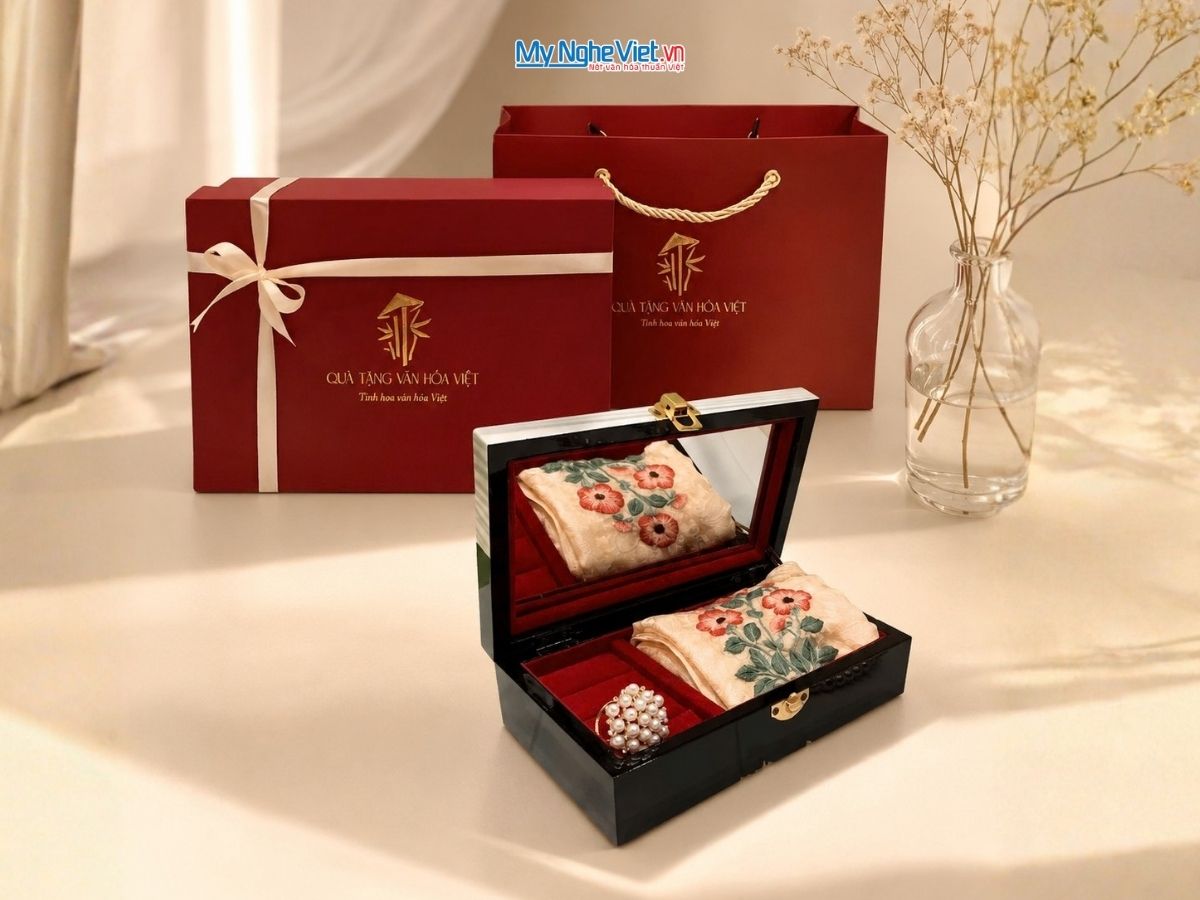 Set Quà Tặng Hộp Trang Sức Sơn Mài Đồng Quê & Khăn Lụa Thêu Hoa